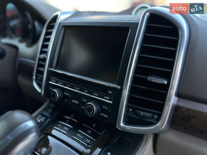 Внедорожник / Кроссовер Porsche Cayenne 2012 в Калуше