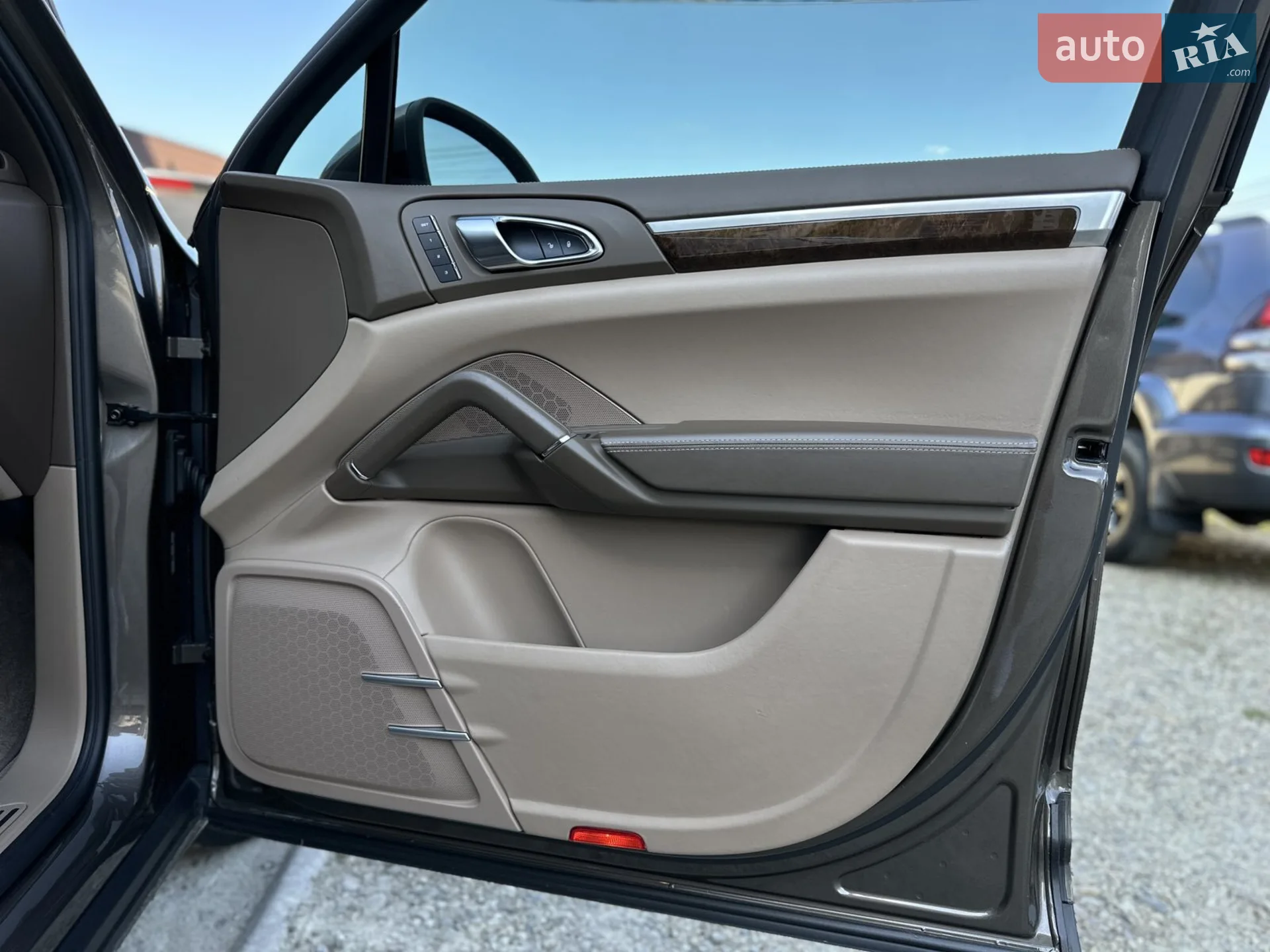 2012 Porsche Cayenne - мініатюра 37