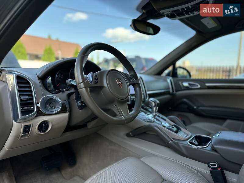 Внедорожник / Кроссовер Porsche Cayenne 2012 в Калуше