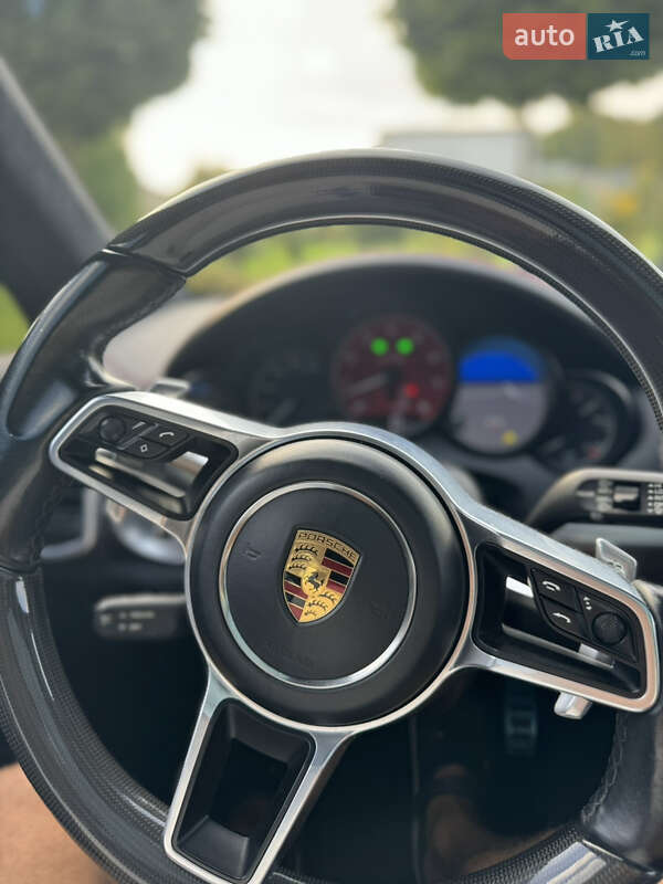 Позашляховик / Кросовер Porsche Cayenne 2015 в Луцьку