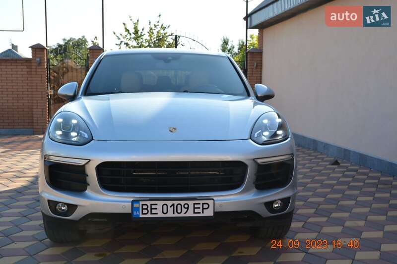 Позашляховик / Кросовер Porsche Cayenne 2016 в Одесі