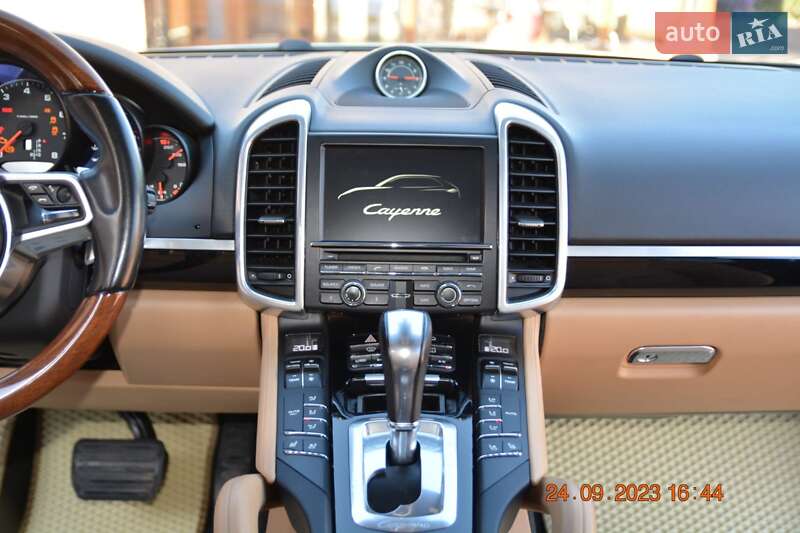 Позашляховик / Кросовер Porsche Cayenne 2016 в Одесі