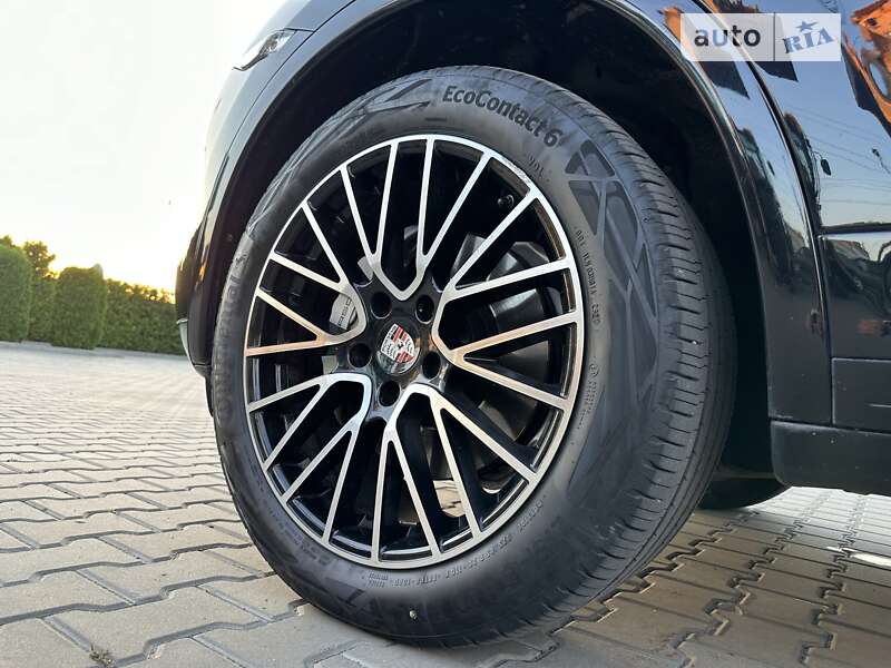 Внедорожник / Кроссовер Porsche Cayenne 2011 в Луцке