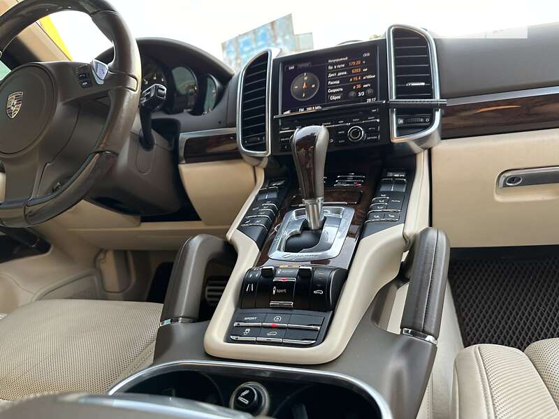 Внедорожник / Кроссовер Porsche Cayenne 2011 в Луцке