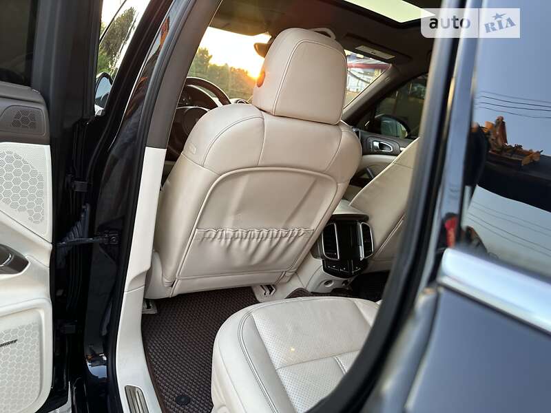 Внедорожник / Кроссовер Porsche Cayenne 2011 в Луцке