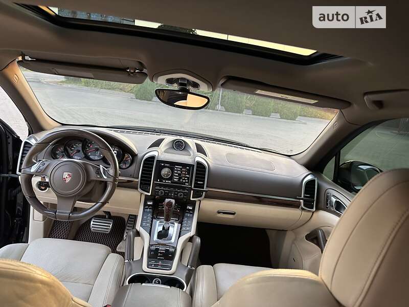 Внедорожник / Кроссовер Porsche Cayenne 2011 в Луцке