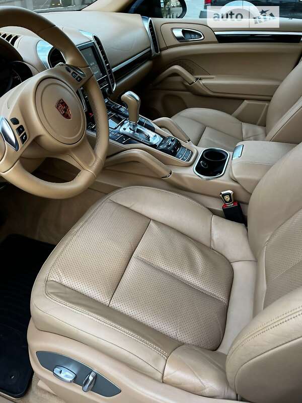 Внедорожник / Кроссовер Porsche Cayenne 2013 в Хмельницком