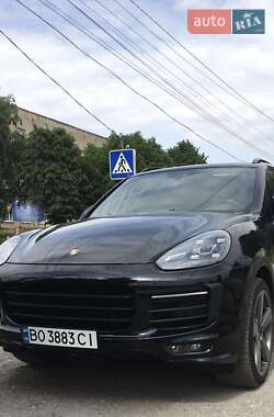 Внедорожник / Кроссовер Porsche Cayenne 2015 в 