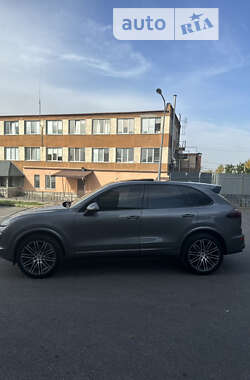 Внедорожник / Кроссовер Porsche Cayenne 2015 в Киеве