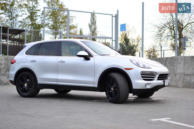 Внедорожник / Кроссовер Porsche Cayenne 2012 в 