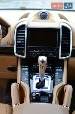 Позашляховик / Кросовер Porsche Cayenne 2012 в 