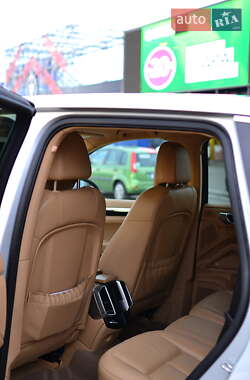 Позашляховик / Кросовер Porsche Cayenne 2012 в 