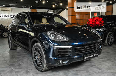 Позашляховик / Кросовер Porsche Cayenne 2016 в 