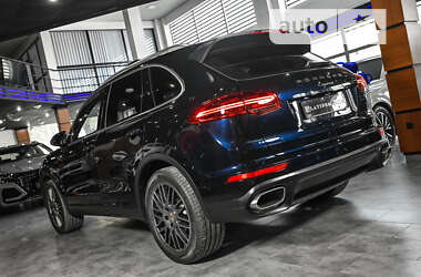 Позашляховик / Кросовер Porsche Cayenne 2016 в 