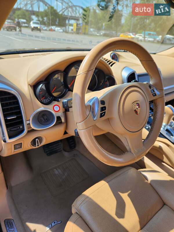 Внедорожник / Кроссовер Porsche Cayenne 2014 в Киеве