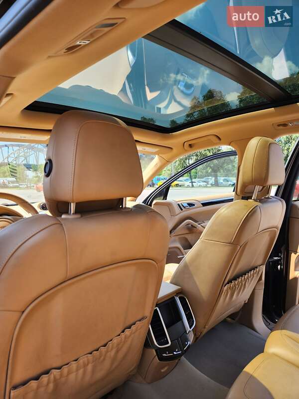 Внедорожник / Кроссовер Porsche Cayenne 2014 в Киеве