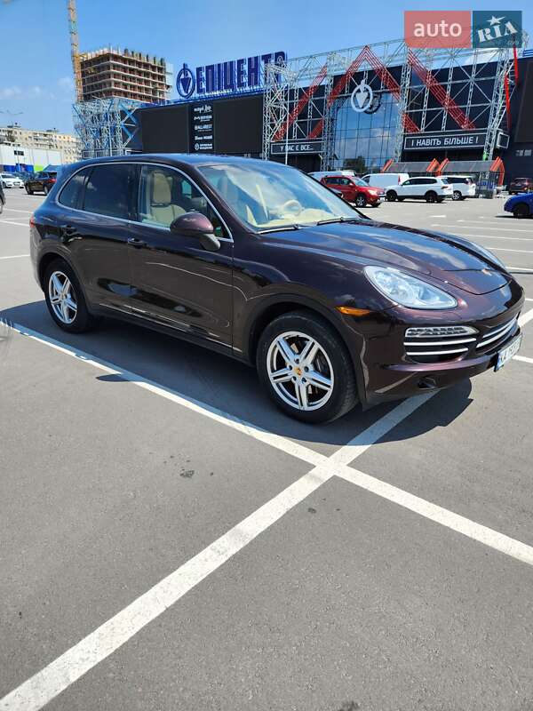 Внедорожник / Кроссовер Porsche Cayenne 2014 в Киеве