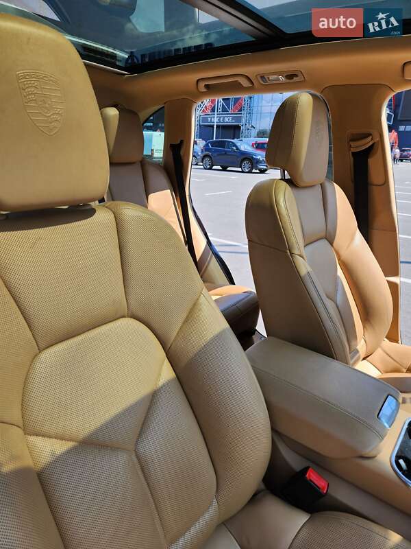 Внедорожник / Кроссовер Porsche Cayenne 2014 в Киеве