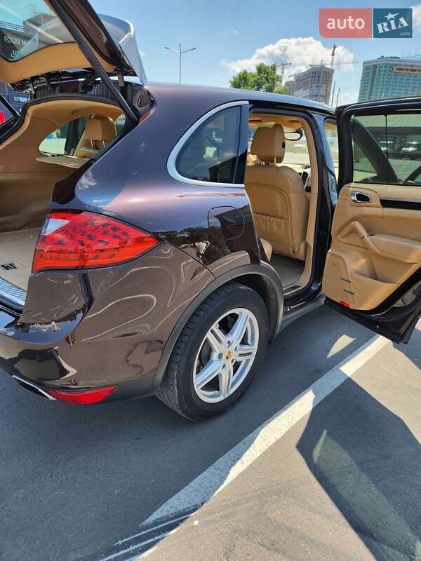Внедорожник / Кроссовер Porsche Cayenne 2014 в Киеве