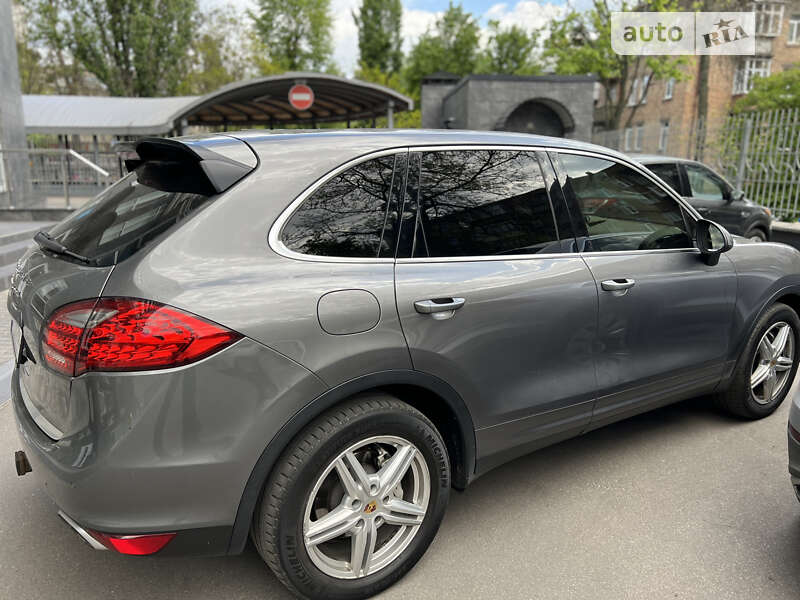 Позашляховик / Кросовер Porsche Cayenne 2012 в Києві