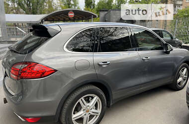 Внедорожник / Кроссовер Porsche Cayenne 2012 в 