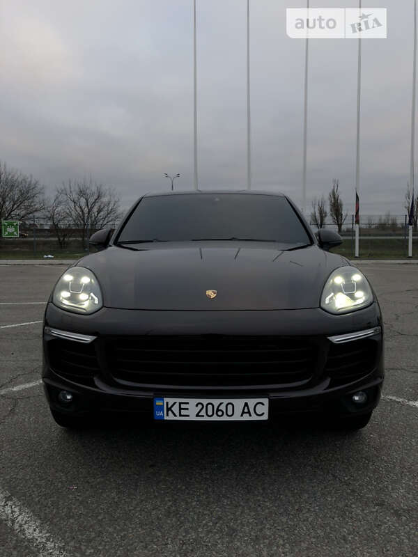 Внедорожник / Кроссовер Porsche Cayenne 2017 в 