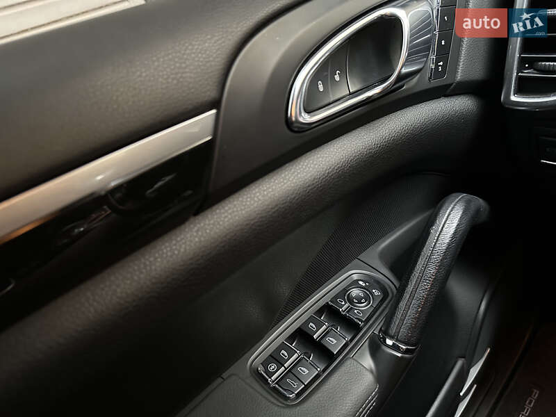Внедорожник / Кроссовер Porsche Cayenne 2013 в Кривом Роге фото 17 Внедорожник / Кроссовер Porsche Cayenne 2013 в Кривом Роге