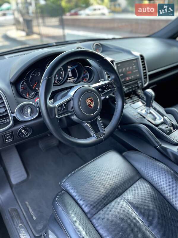 Внедорожник / Кроссовер Porsche Cayenne 2017 в Одессе