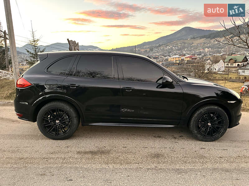 Внедорожник / Кроссовер Porsche Cayenne 2012 в Верховине