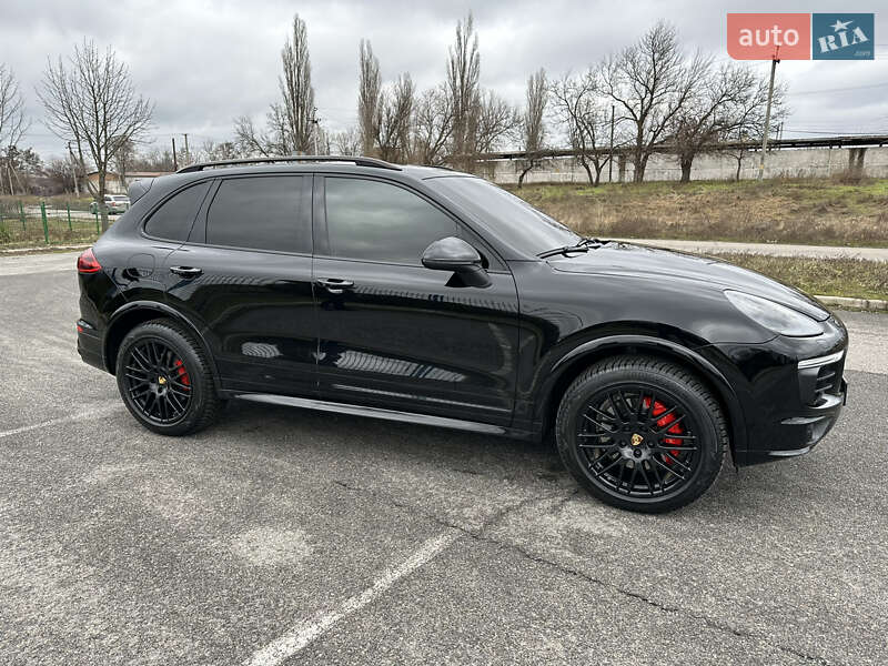 Внедорожник / Кроссовер Porsche Cayenne 2016 в 