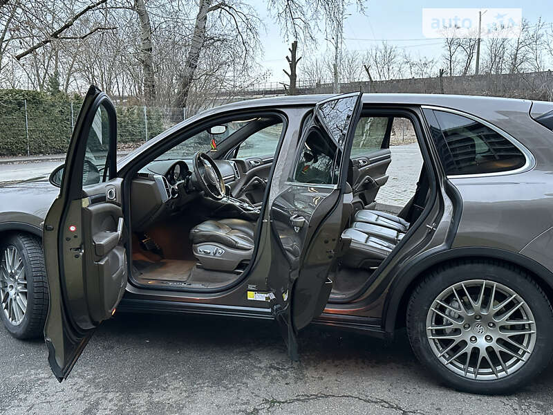 Внедорожник / Кроссовер Porsche Cayenne 2010 в Киеве