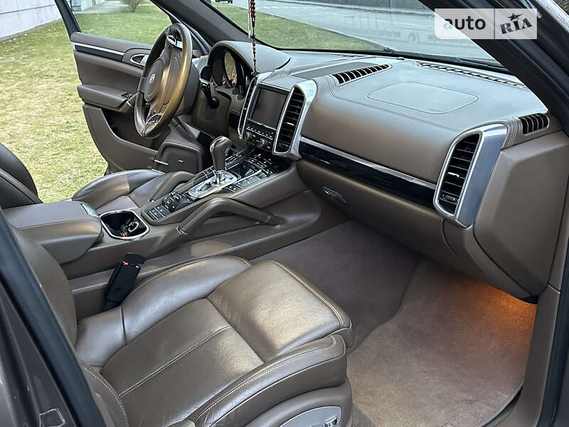 Внедорожник / Кроссовер Porsche Cayenne 2010 в Киеве