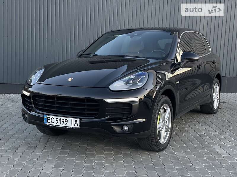 Позашляховик / Кросовер Porsche Cayenne 2015 в Стрию