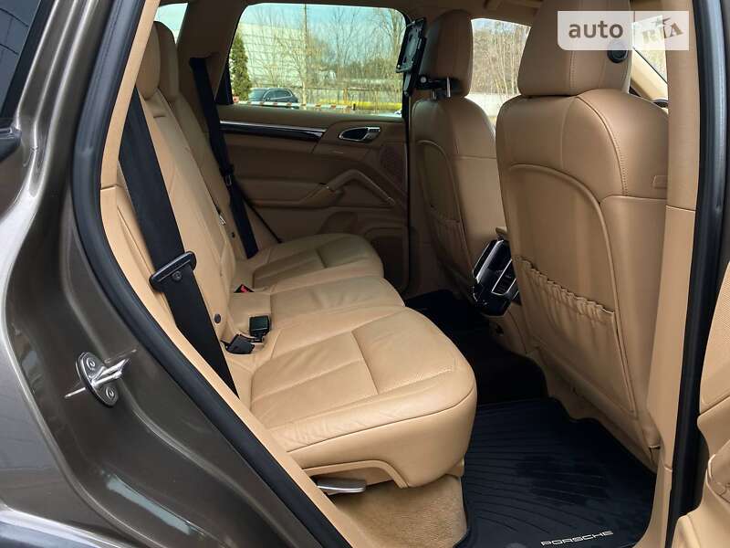 Внедорожник / Кроссовер Porsche Cayenne 2013 в Киеве
