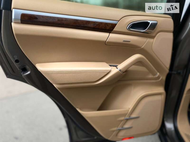 Внедорожник / Кроссовер Porsche Cayenne 2013 в Киеве