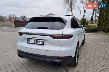 Внедорожник / Кроссовер Porsche Cayenne 2022 в 