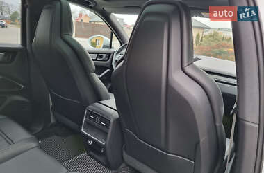 Внедорожник / Кроссовер Porsche Cayenne 2022 в 