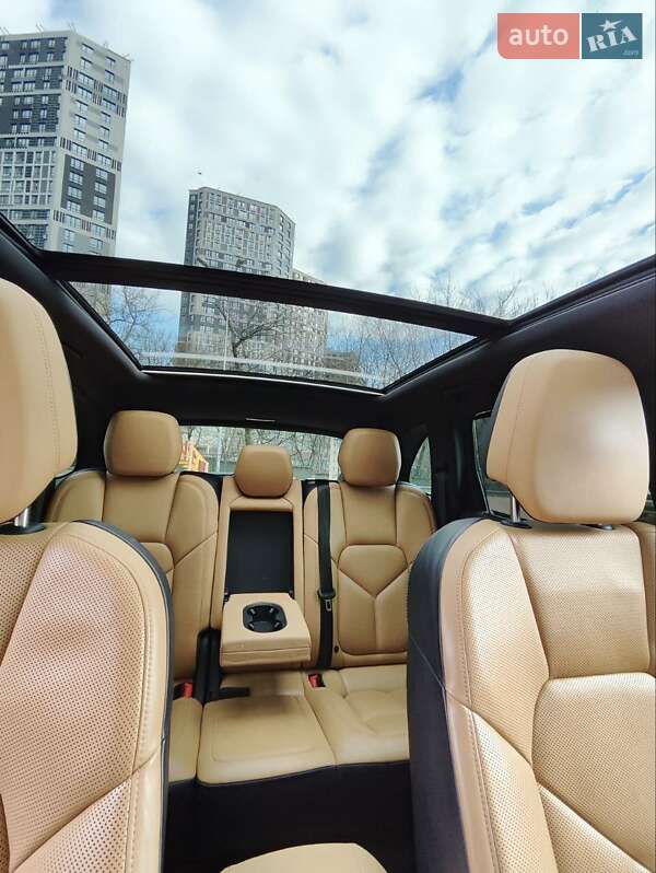 Внедорожник / Кроссовер Porsche Cayenne 2016 в Киеве
