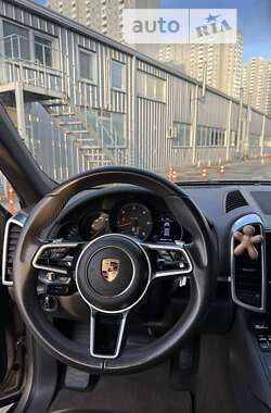 Внедорожник / Кроссовер Porsche Cayenne 2015 в Киеве