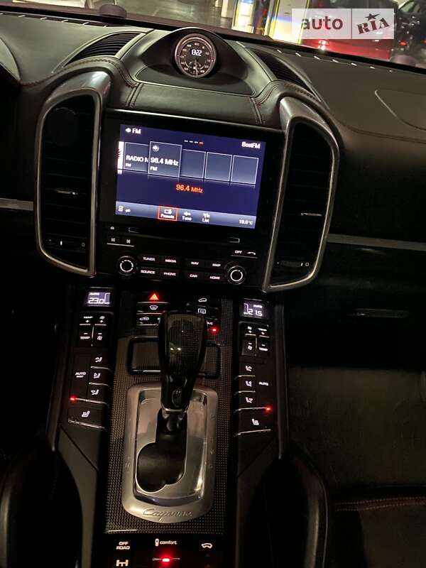 Позашляховик / Кросовер Porsche Cayenne 2016 в Києві