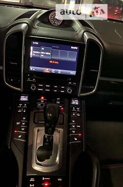 Внедорожник / Кроссовер Porsche Cayenne 2016 в 