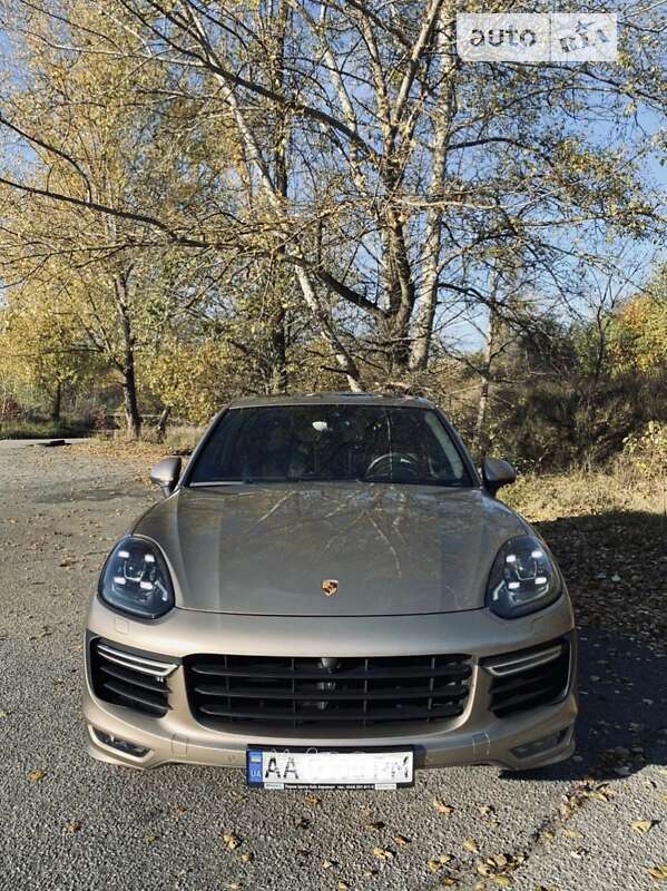 Позашляховик / Кросовер Porsche Cayenne 2016 в Києві