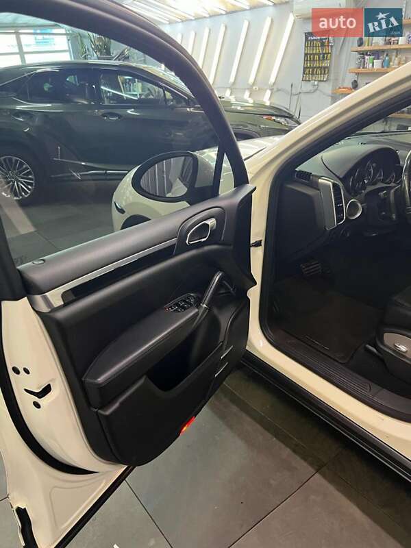 Внедорожник / Кроссовер Porsche Cayenne 2010 в Киеве