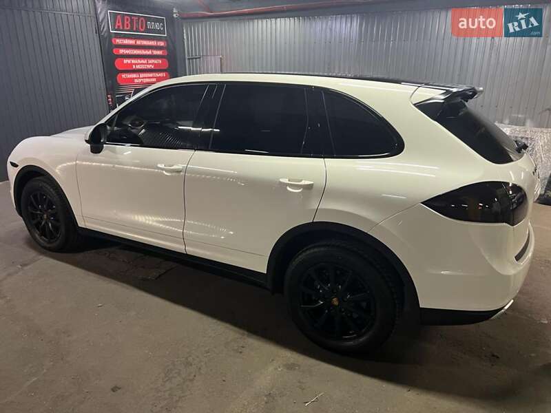 Внедорожник / Кроссовер Porsche Cayenne 2010 в Киеве