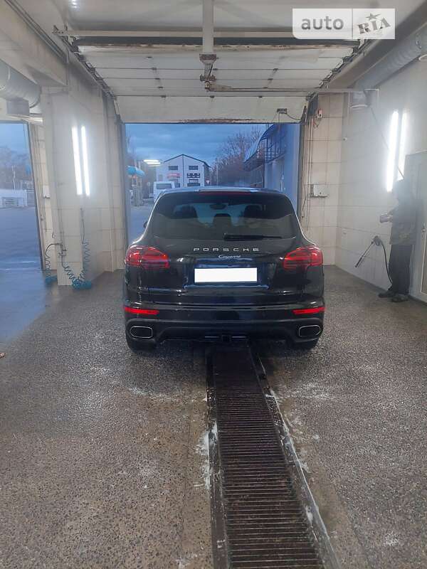 Внедорожник / Кроссовер Porsche Cayenne 2015 в Тернополе