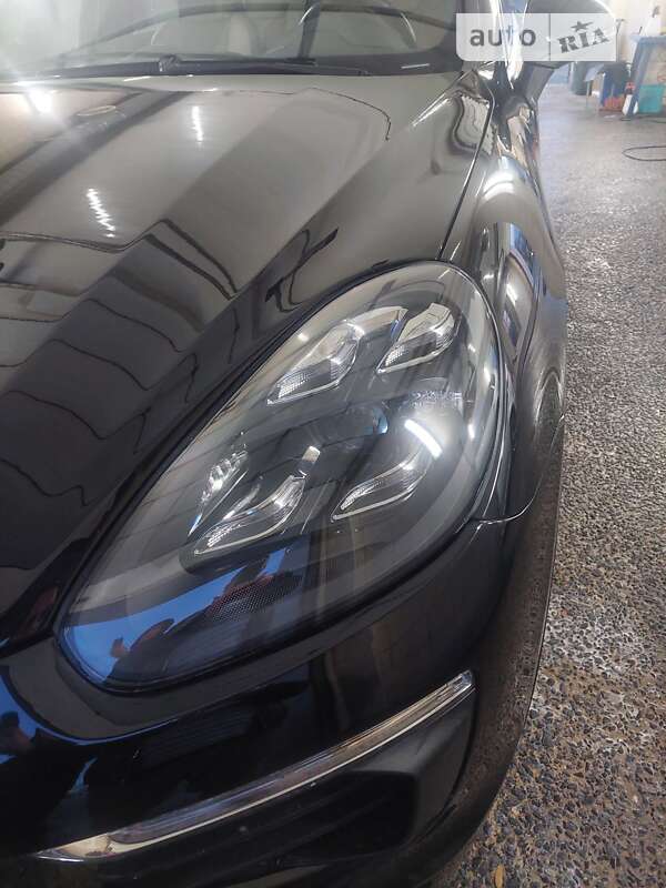 Внедорожник / Кроссовер Porsche Cayenne 2015 в Тернополе