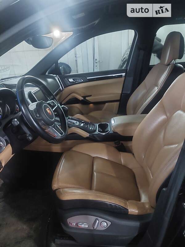 Внедорожник / Кроссовер Porsche Cayenne 2015 в Тернополе