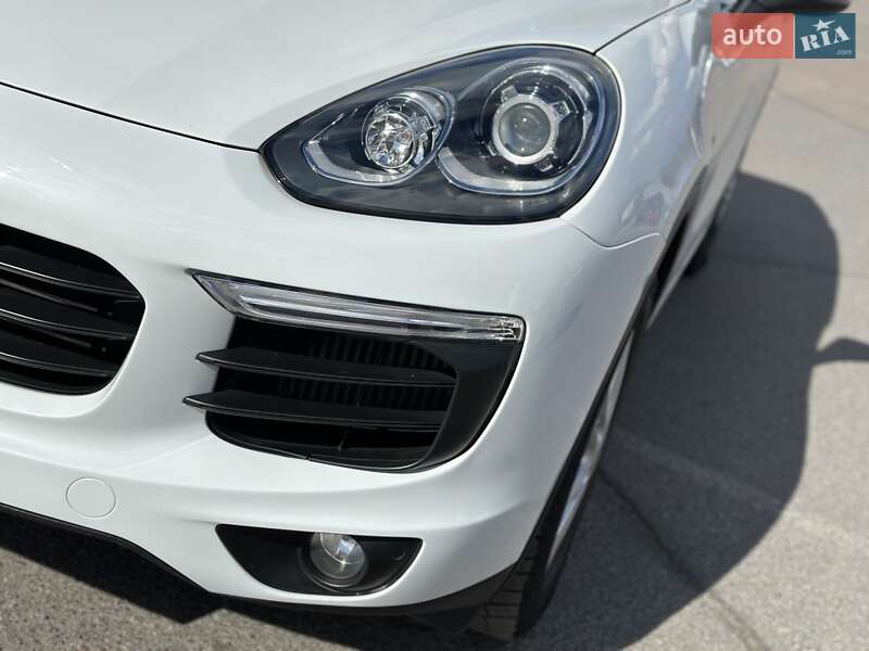 Внедорожник / Кроссовер Porsche Cayenne 2016 в Львове