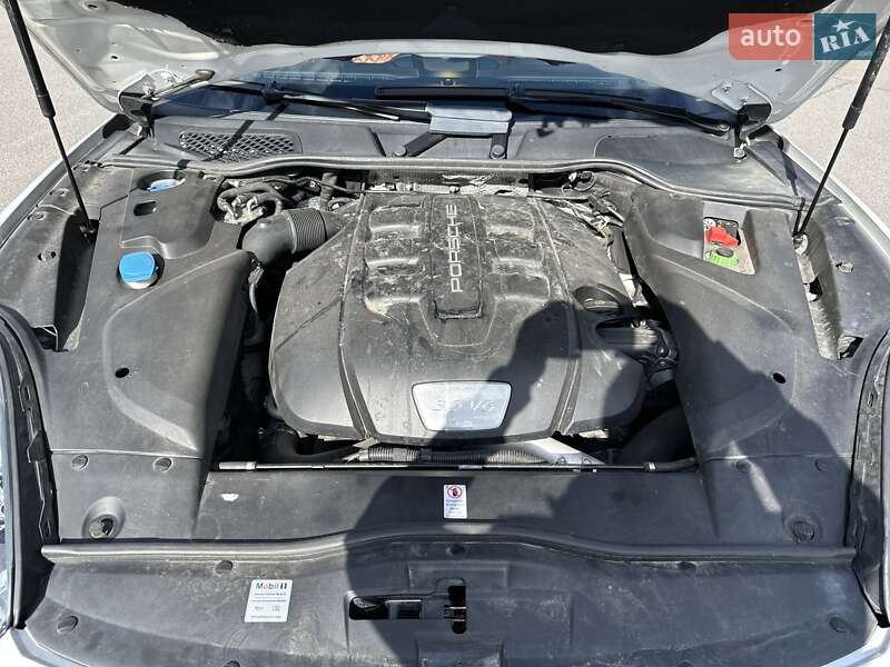 Внедорожник / Кроссовер Porsche Cayenne 2016 в Львове