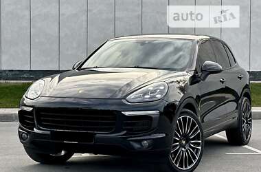 Позашляховик / Кросовер Porsche Cayenne 2015 в Києві